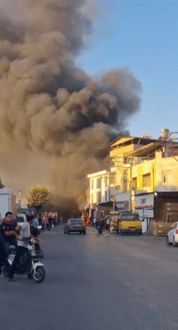 izmir-de-is-yeri-yangini-patlama-sesleri-panige-neden-oldu