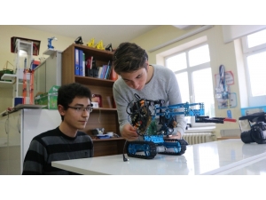 Sinir Sisteminden Komutlarla Çalışan Bomba İmha Aracı Geliştirildi