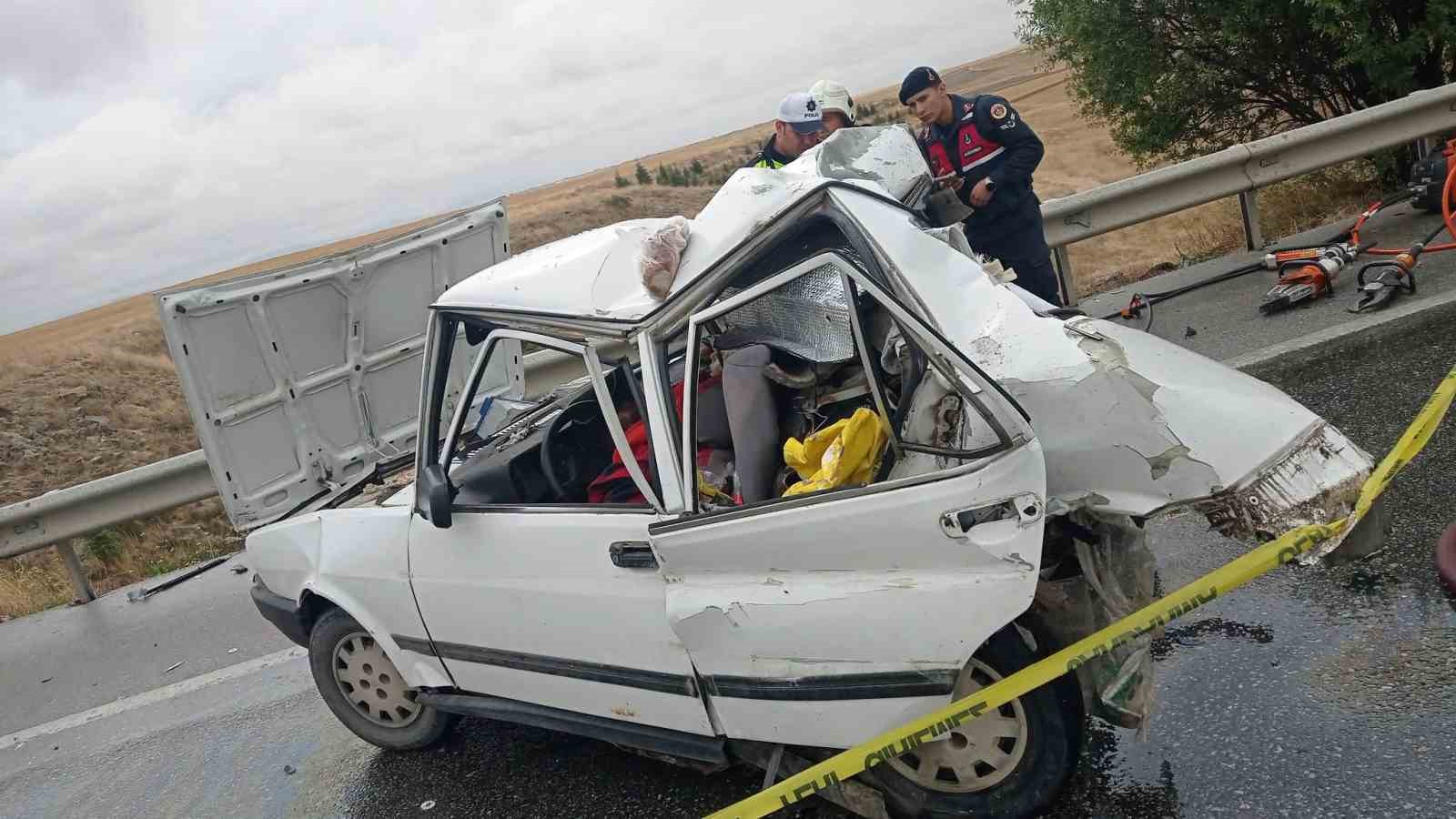 eskisehir-de-tir-otomobile-arkadan-carpti-2-olu