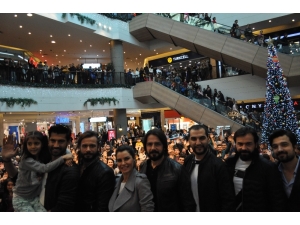 ‘Deliler Fatih’in Fermanı’ Filmine İzmir’de Coşkulu Karşılama