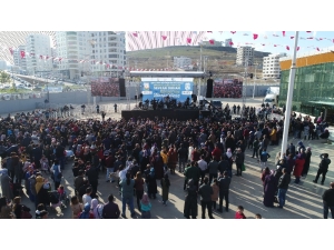 Şanlıurfa’da Sevcan Orhan Konserine Yoğun İlgi