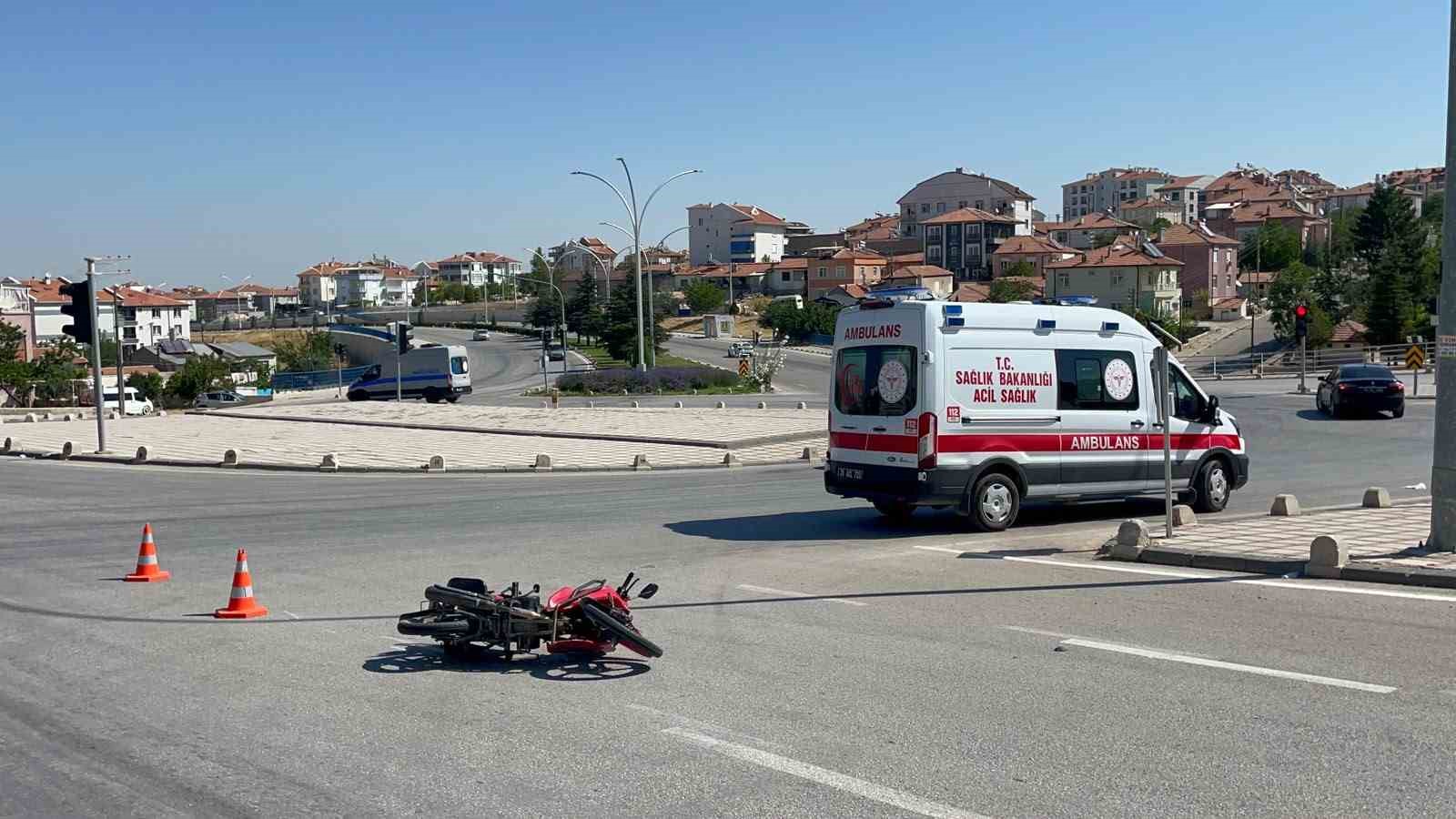 karaman-da-otomobille-motosiklet-carpisti-1-yarali
