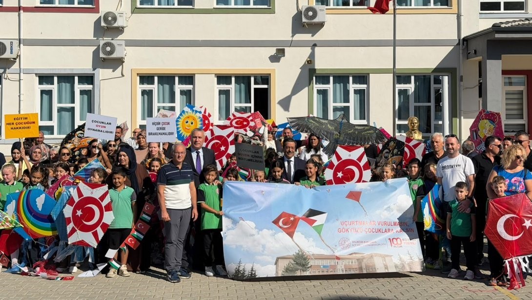 burhaniye-de-gokyuzu-ucurtmalarla-renklendi