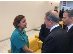 Milli Savunma Bakanı Hulusi Akar, Yaralı Askerin Durumu Hakkında Bilgi Aldı