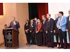 Vali Soytürk’ten Başarılı Öğrencilere Ödül