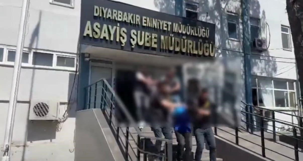 diyarbakir-da-yapi-kredi-bankasi-subesine-silahli-saldiriyla-ilgili-2-tutuklama
