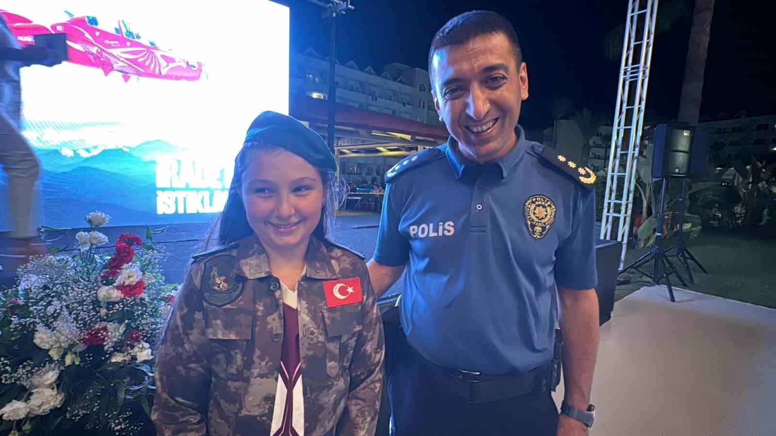 15-temmuz-sehidi-poh-komiser-yardimcisi-guler-in-yegenine-anlamli-hediye