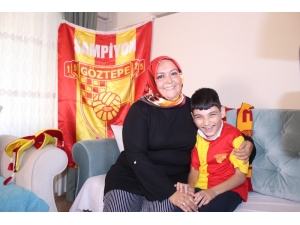 Nadir Görülen Hastalığı Sebebiyle Sadece Gülüyor