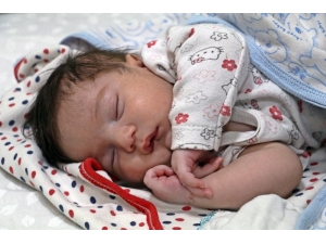 Belinde Dışa Doğru 7 Santimlik Fıtıkla Dünyaya Geldi