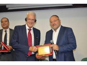 Akdeniz Üniversitesi Hastanesinde Onkoplastik Meme Cerrahisi Günleri