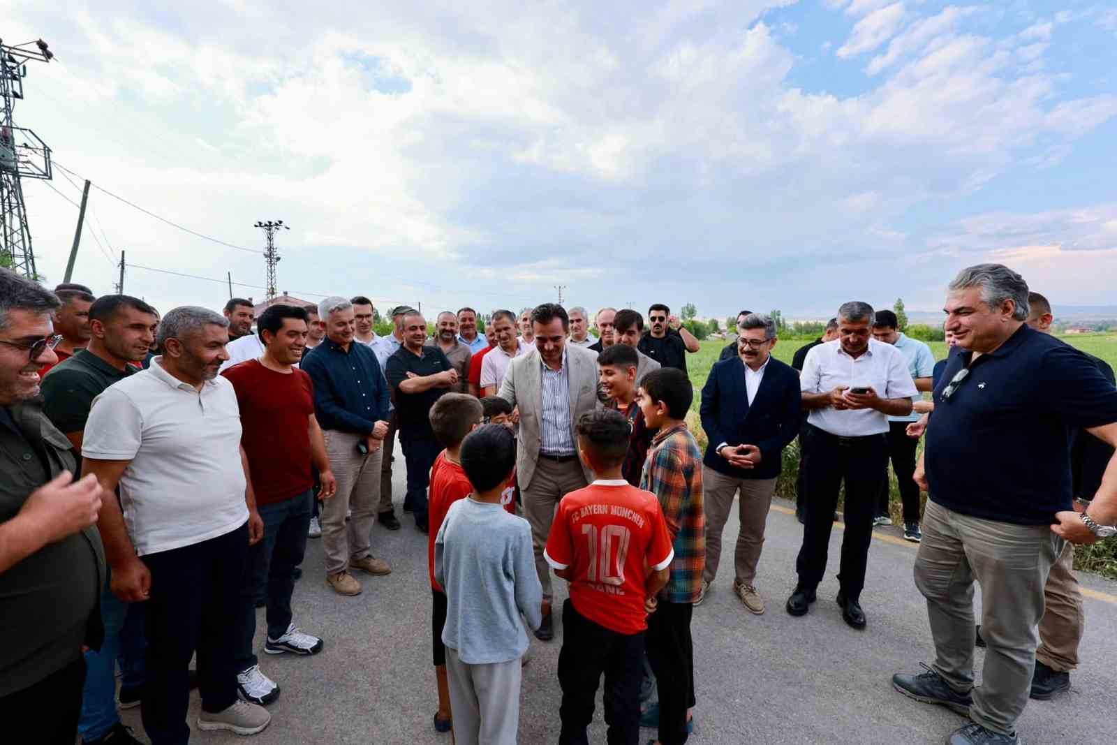 vali-karakaya-ve-mulkiye-basmufettislerinden-ahlat-a-ziyaret