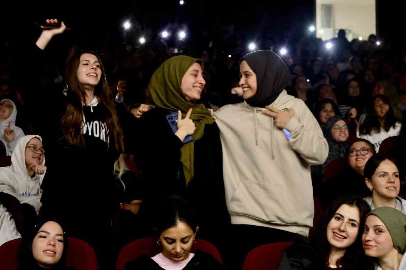 halime-hatun-kiz-ogrenci-yurdu-nda-yeni-ogrenciler-icin-hos-geldin-etkinligi
