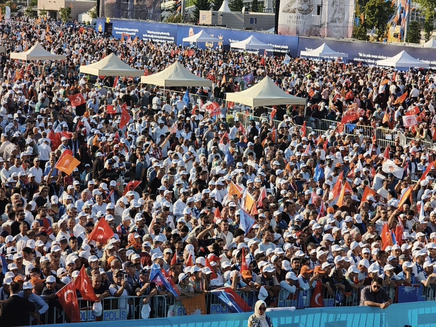 ak-parti-nin-25-yil-mitingine-vatandaslardan-yogun-ilgi