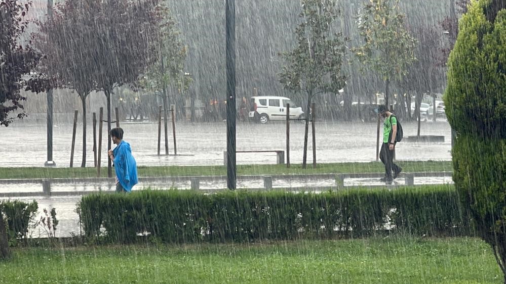 gunesli-hava-yerini-yagmurlara-birakacak