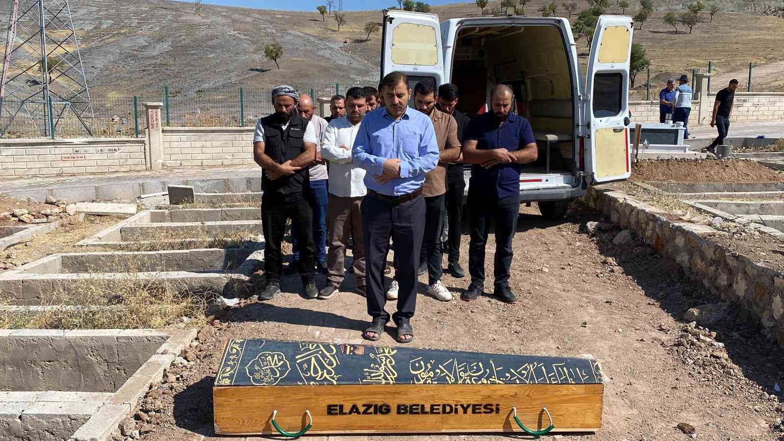 elazig-da-yildirimin-isabet-ettigi-cocuk-hayatini-kaybetti