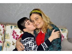 Hastalığından Dolayı Hem Eşinden Hem De İşinden Oldu