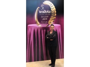 Sevinç Gediktaş, "Yılın Tiyatro Kadını" Ödülünü Aldı