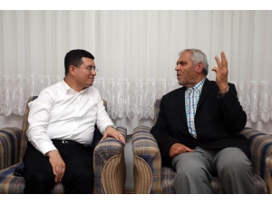 Tütüncü’den Öğretmenine Vefa