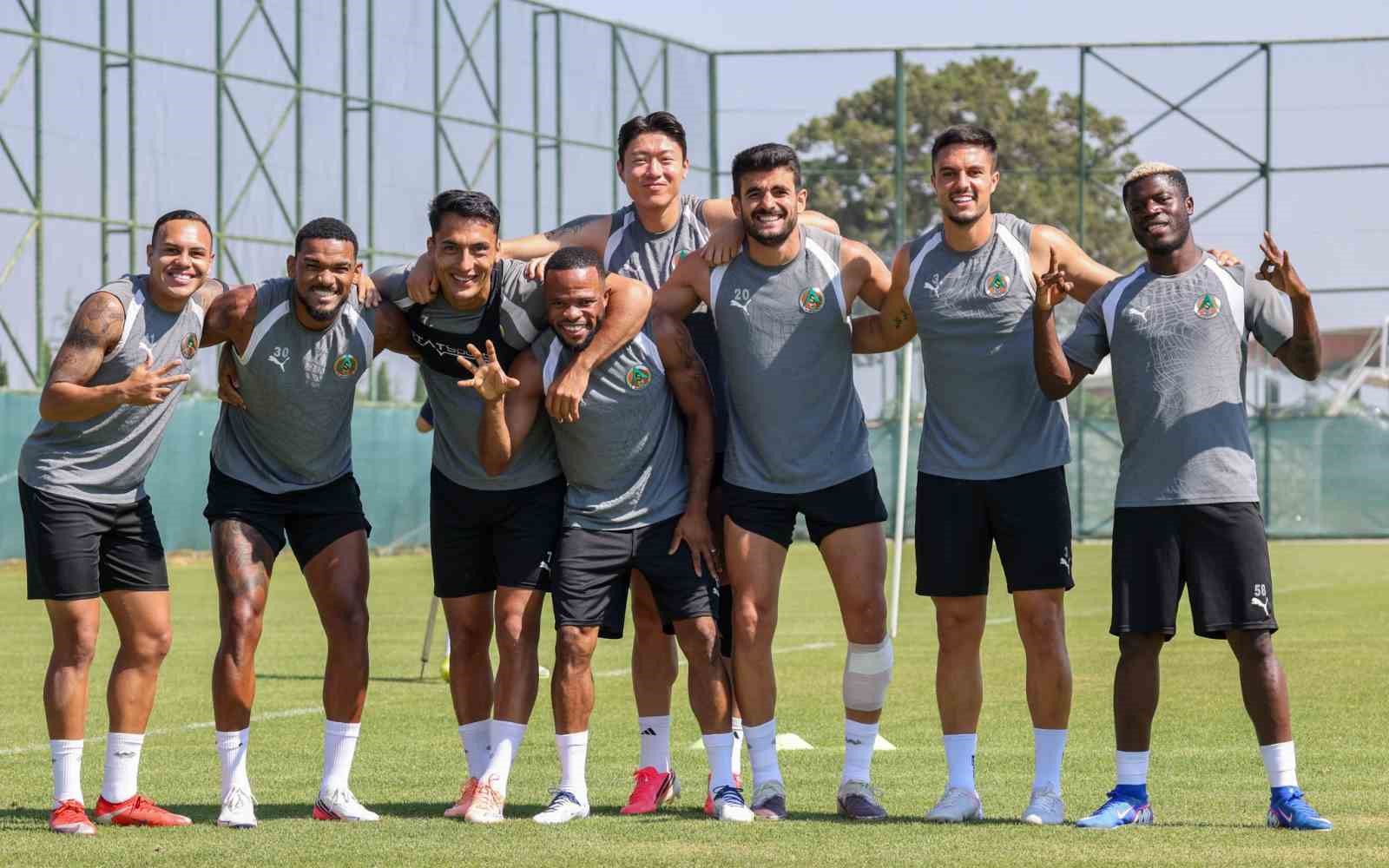 corendon-alanyaspor-burdur-kampinda-yeni-sezon-hazirliklarini-surdurdu