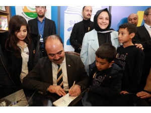 Nihat Çiftçi Kitapseverlerle Buluştu