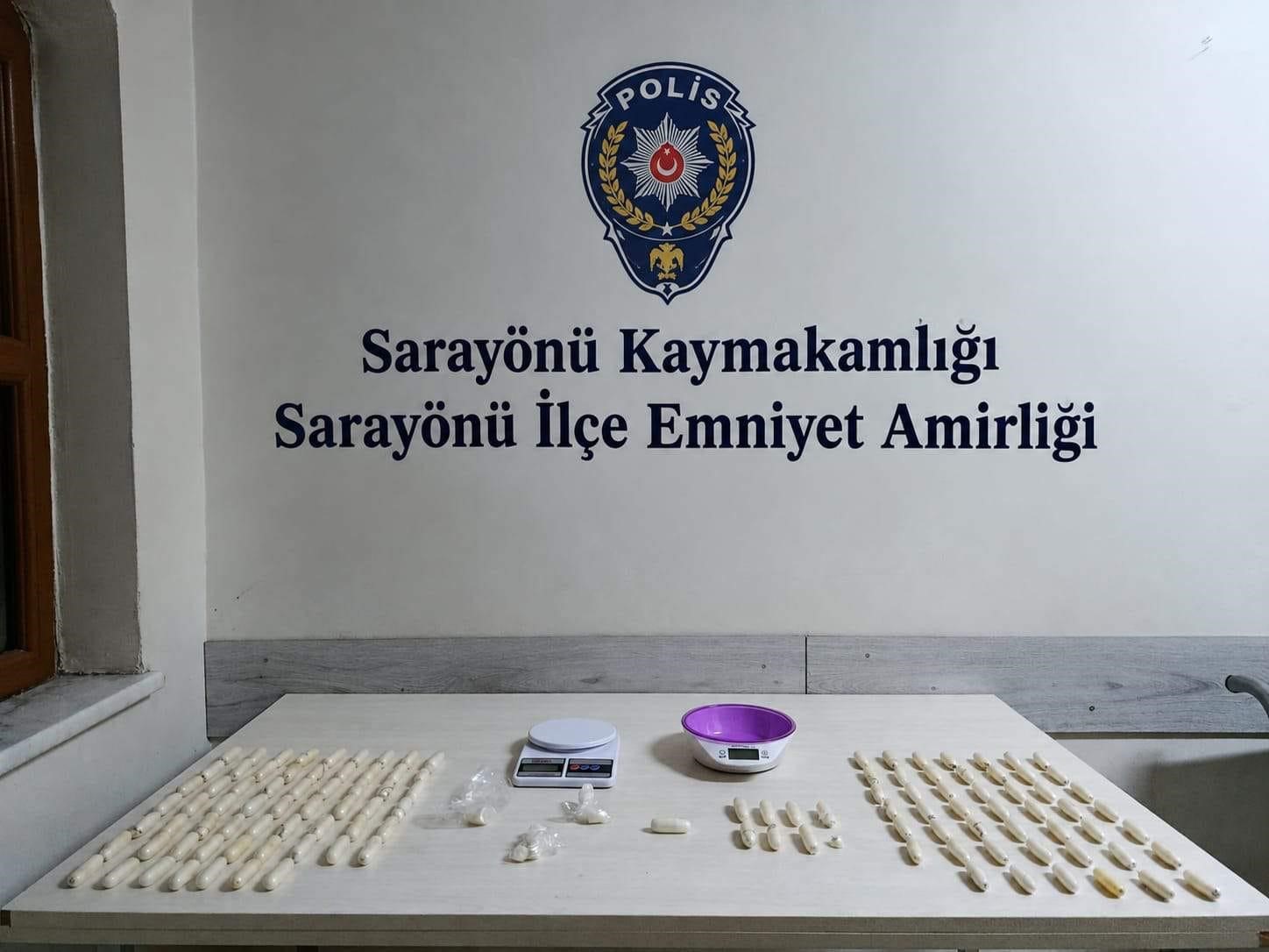 yutarak-vucutlarinda-getirdikleri-uyusturucular-polisten-kacmadi