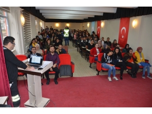 Üniversite Öğrencilerine Trafik Semineri Verildi