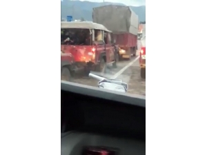 Yediler İçtiler, Çöpleri Yola Fırlattılar