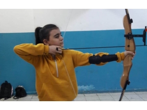 Şehitler Ortaokulu Okçulukla Tanışıyor