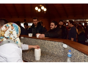 Üniversite Otağında Çay Ve Çorba İkramı