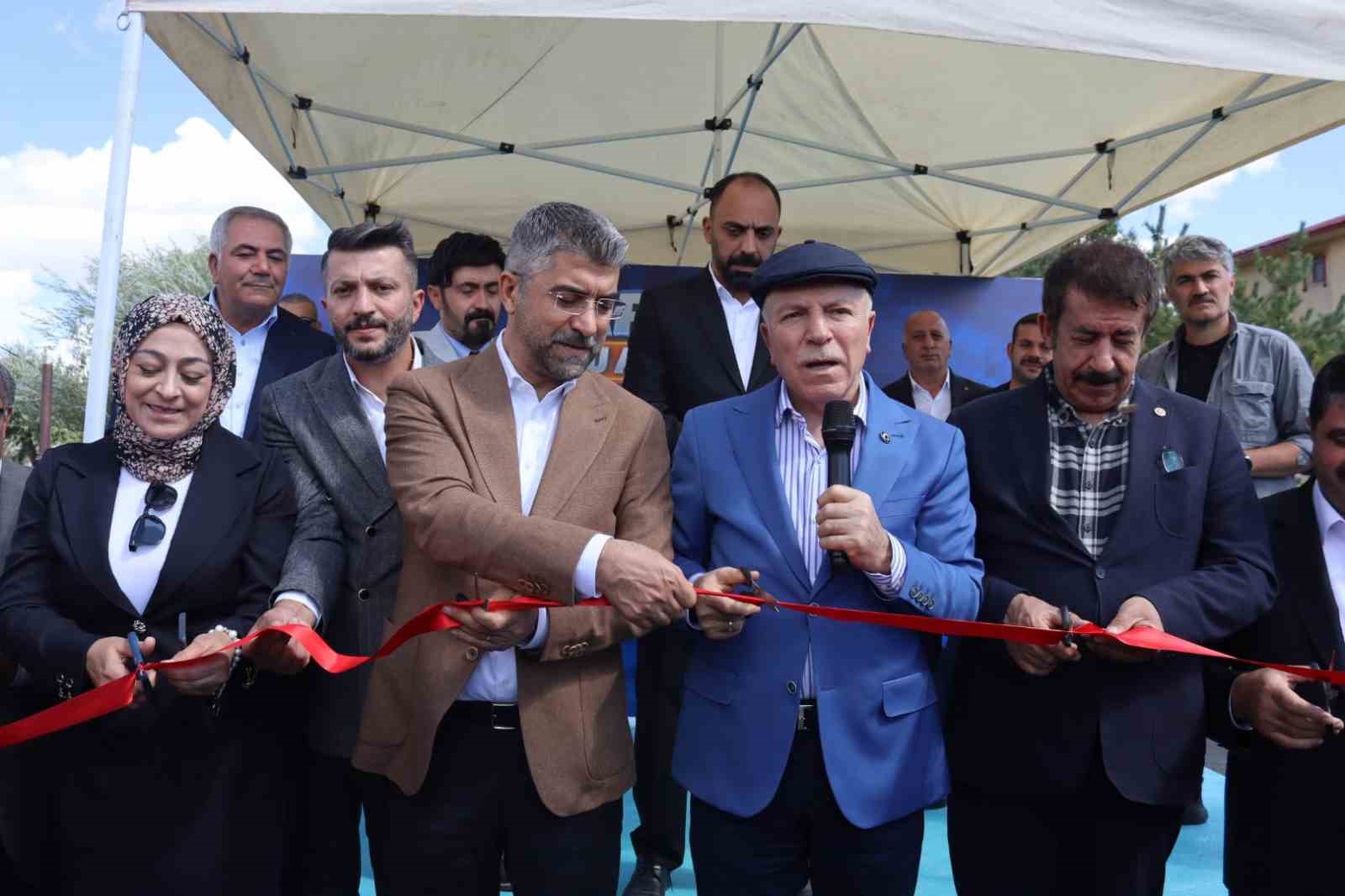 karayazi-da-toplu-acilis-koy-yollarinin-yuzde-60-i-asfaltlandi