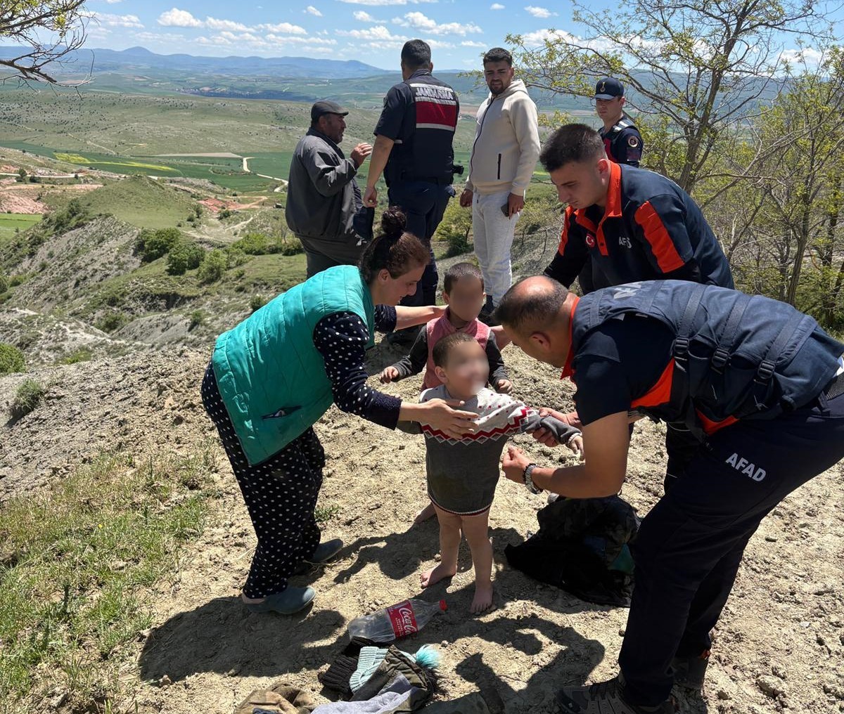 camura-saplanan-cocuklari-ekipler-kurtardi