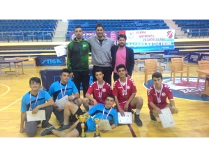 Masa Tenisi Turnuvasında Madalya Kazandılar