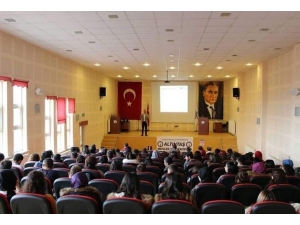 Altıntaş’da Üniversite Öğrencilerine ’Afete Hazır Birey’ Eğitimi