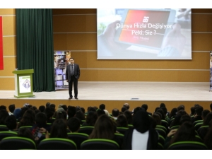 Rektör Sabuncuoğlu Öğrencilere, Dünyadaki Değişimi Ve Eğitime Etkisini Anlattı