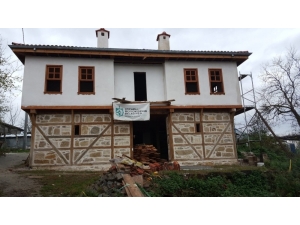 Tarihi Konak Onarılıyor