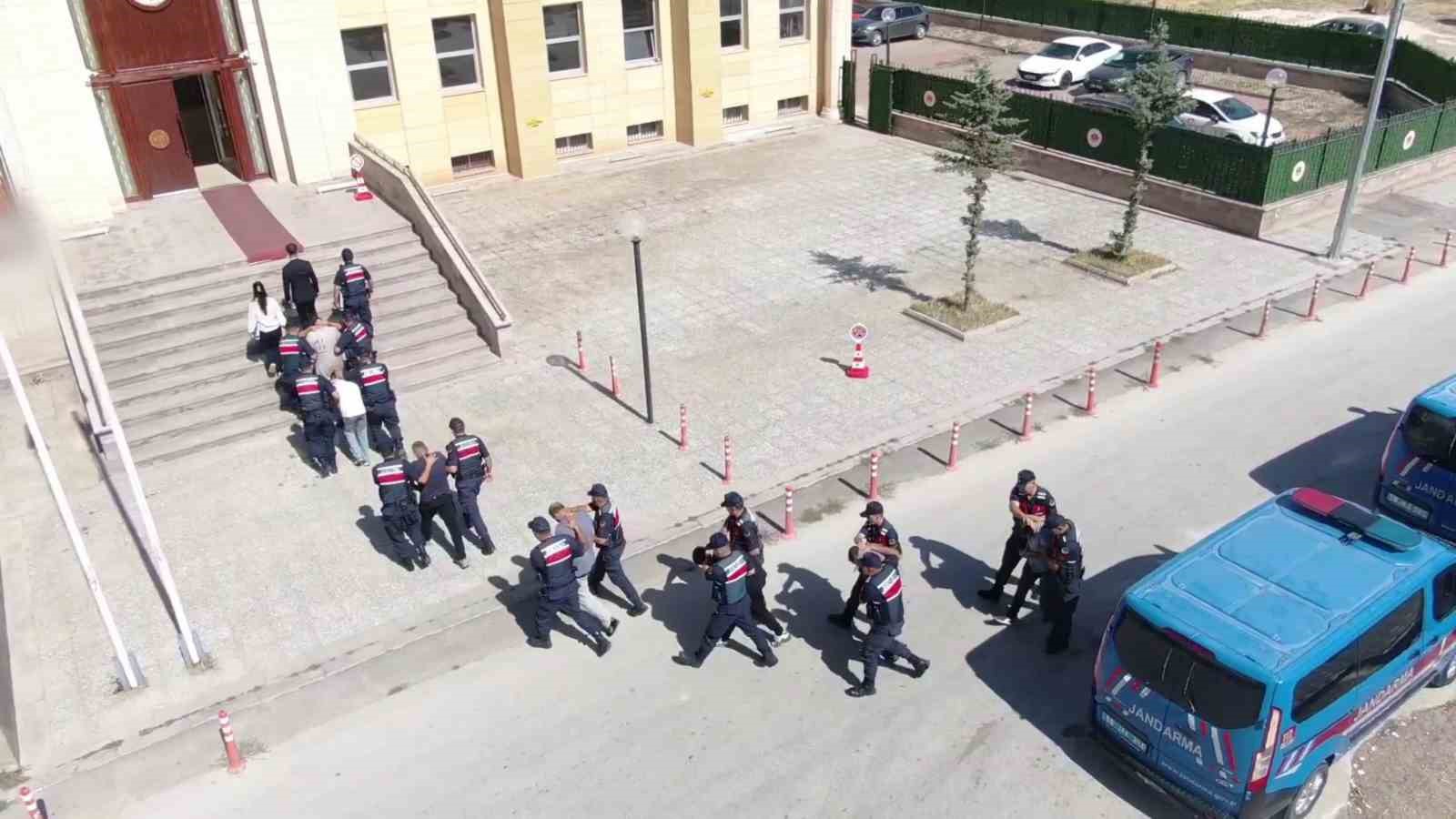 sivas-merkezli-6-ilde-850-milyon-tl-lik-nitelikli-dolandiricilik-operasyonu