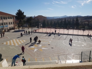 Geleneksel Çocuk Oyunları Okul Bahçelerinde