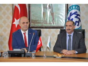 Kafkas Üniversitesi’nde Devir Teslim Töreni Yapıldı