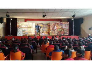 Kağızman’da Bakkal Amca Tiyatrosunda Yerli Üretim Logosu Tanıtıldı