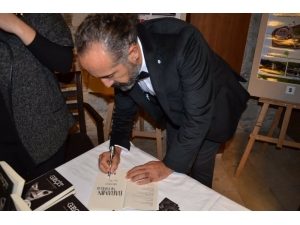 Prof. Dr. Atila Yüksel, Kuşadası’nda Okurlarıyla Buluştu