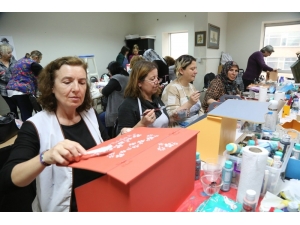 Kadınlar Halk Merkezleri İle Üretiyor