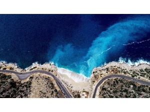 Vadiden İnen Tatlı Su, Deniz Suyuyla Karıştı Renk Turkuaza Döndü