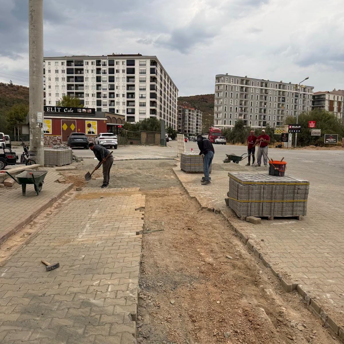 edremit-te-yol-calismalari-suruyor