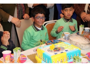 Dışarı Çıkamayan Enes’e Evde Doğum Günü Sürprizi