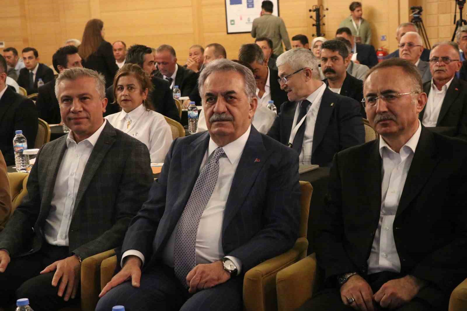 ak-parti-genel-baskan-yardimcisi-yazici-mevcut-anayasa-yamali-bohcaya-donusmus