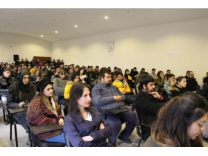 Emniyet Müdürlüğü’nden Üniversite Öğrencilerine Bilgilendirme Konferansı