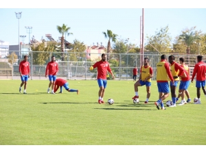 Kepez Belediyespor Liderliğini Koruyor