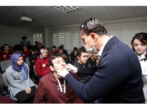Cemil Meriç Öğrencilerine Diş Muayenesi Yapıldı