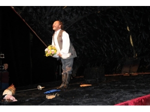 Hamlet Kocaeli’ne Geliyor