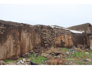 Siverek’in Tarihi Taş Evleri Bakımsızlıktan Yıkılıyor